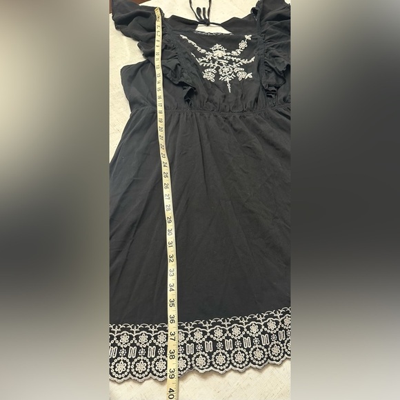 Old Navy Black and White Dress - Picture 8 of 10